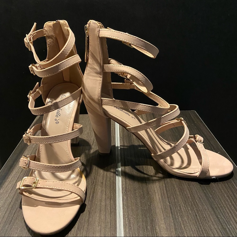 Woman's Shoes Size 9M